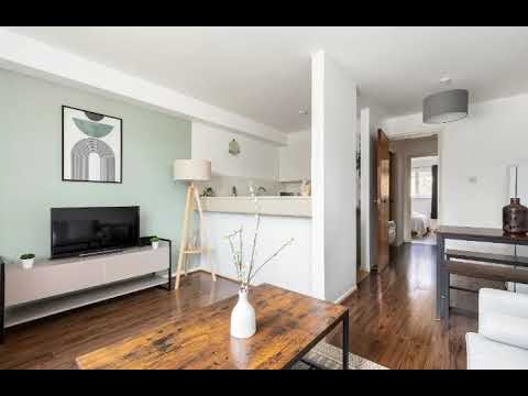 Flat Canada Estate in Greater London