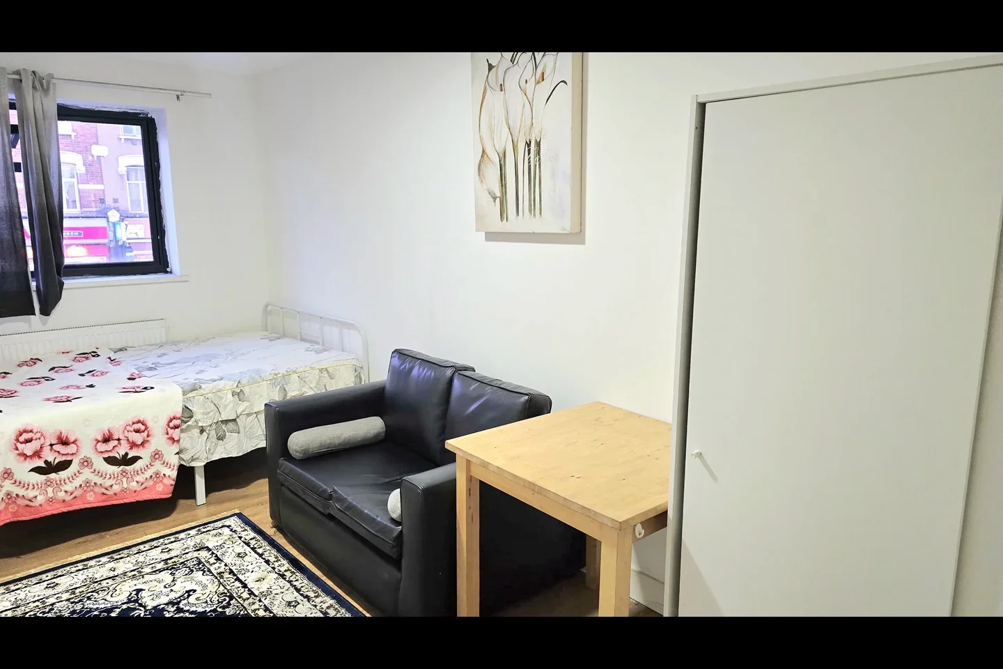 Room Barking Road in Greater London