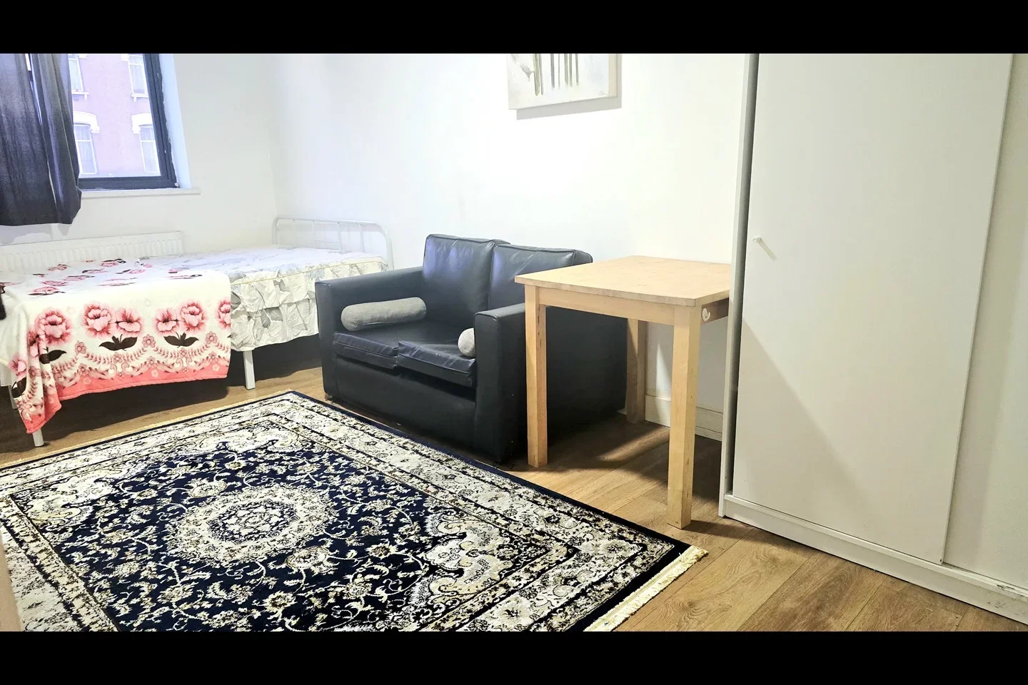 Room Barking Road in Greater London