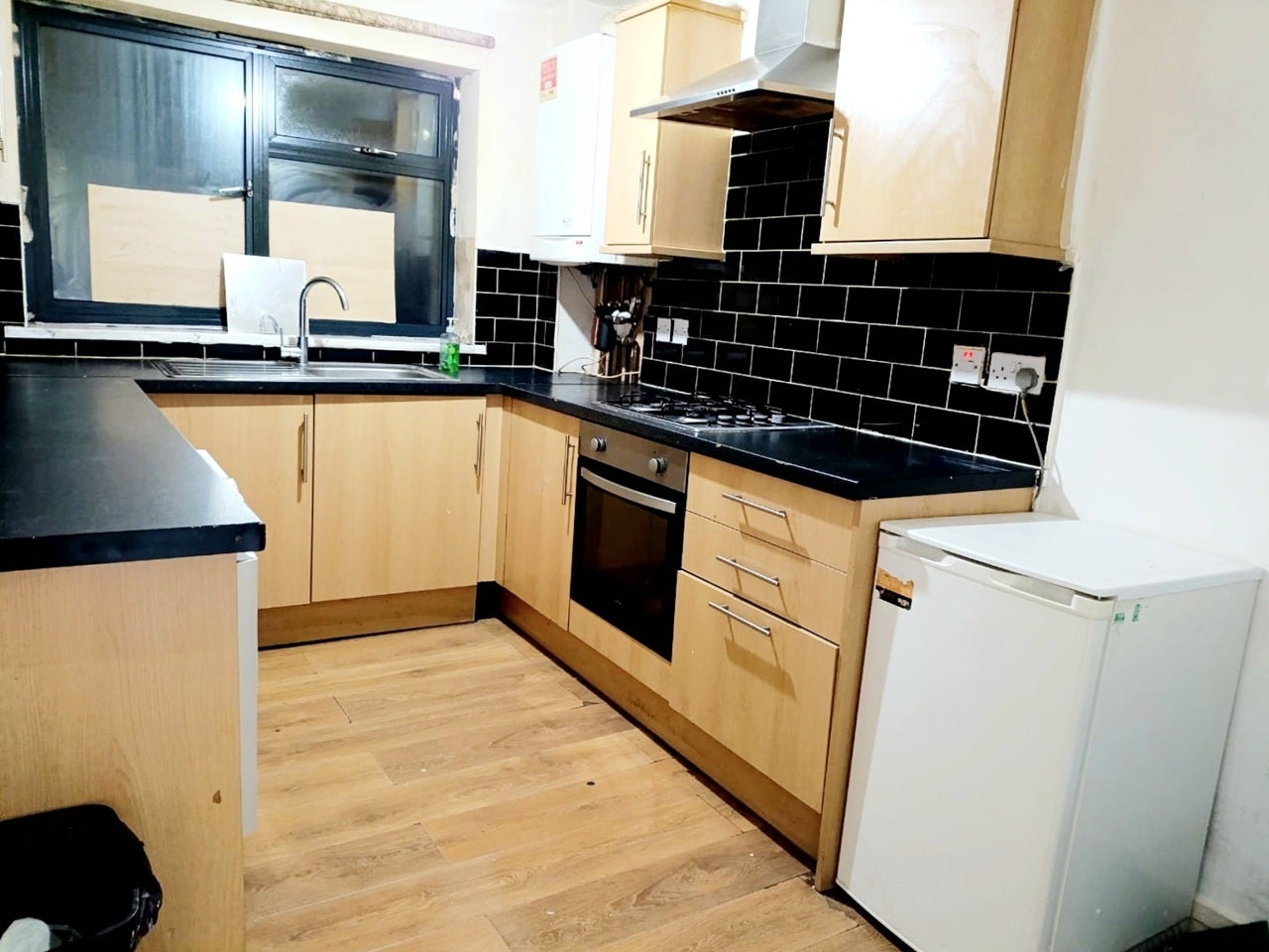 Room Barking Road in Greater London