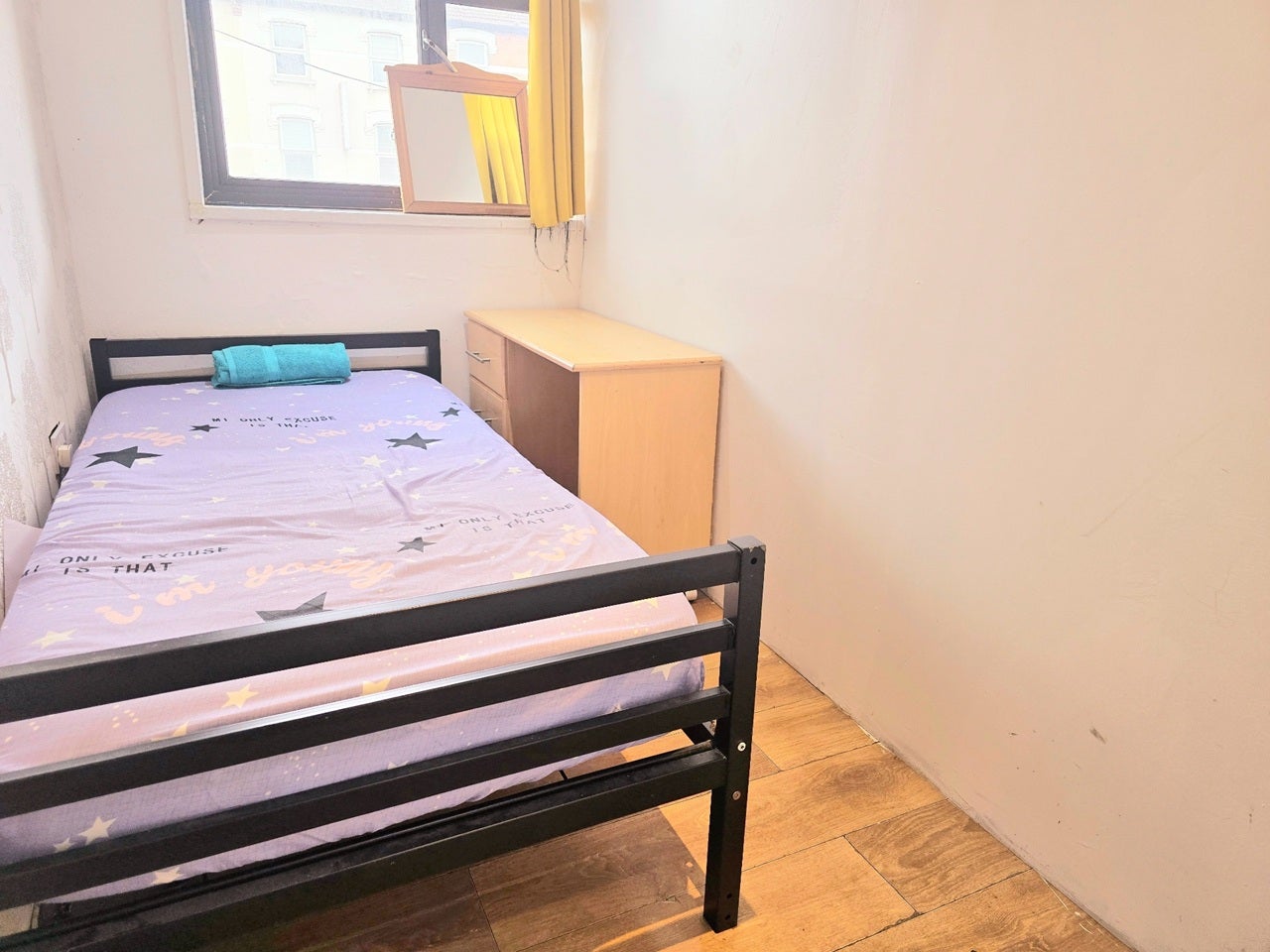 Room Barking Road in Greater London