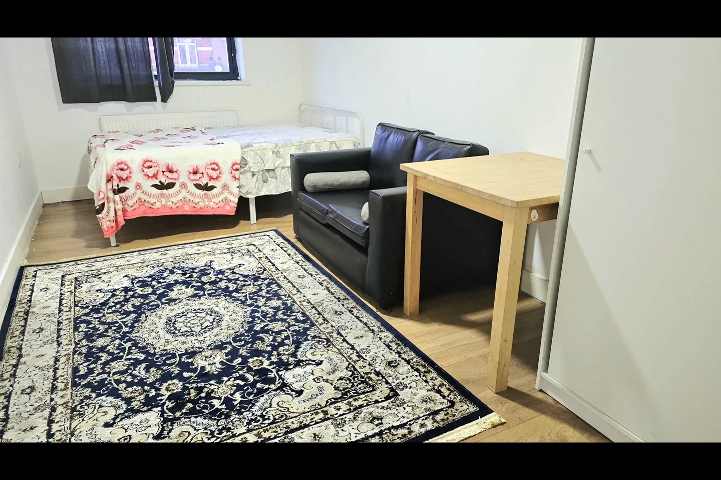Room Barking Road in Greater London