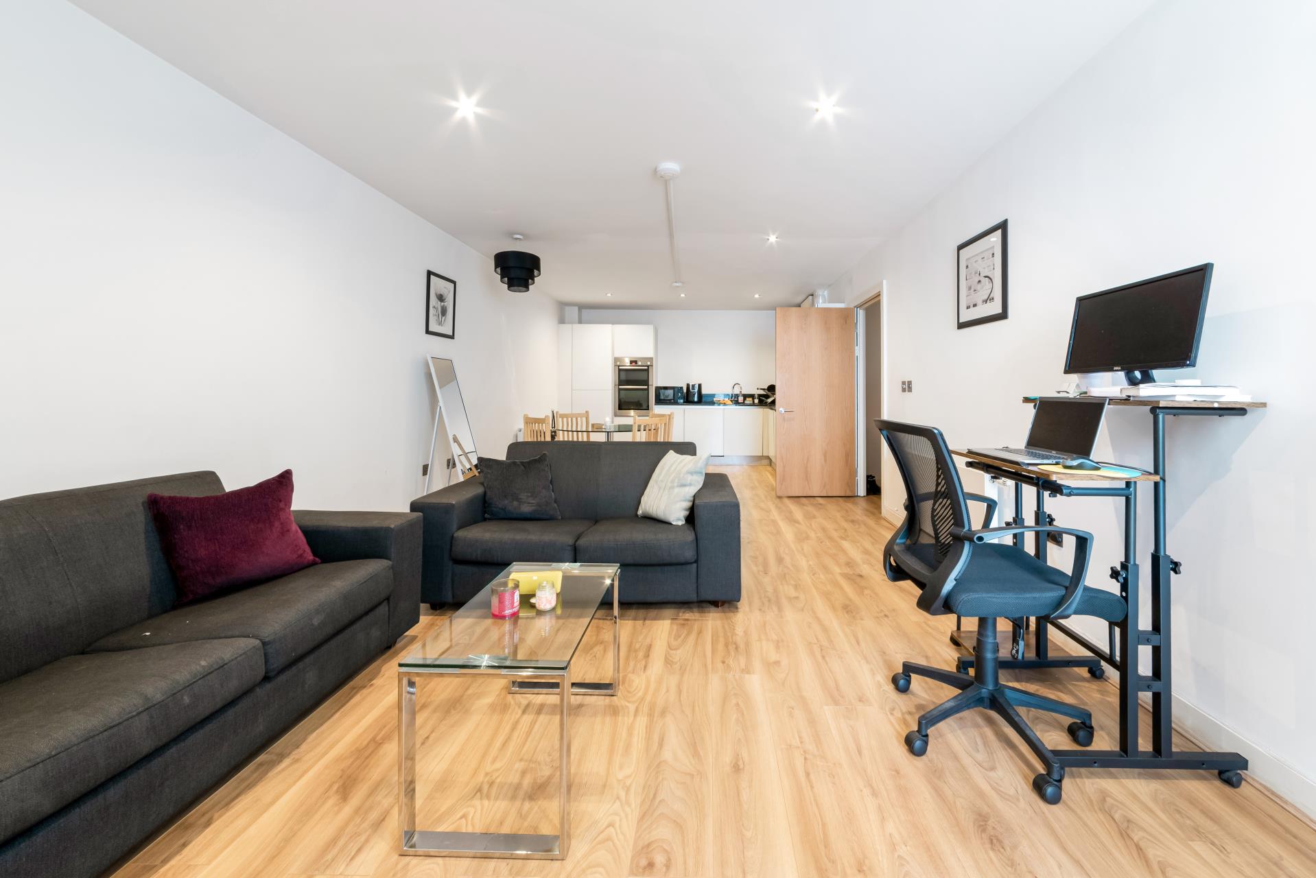 Flat Alie Street in Greater London