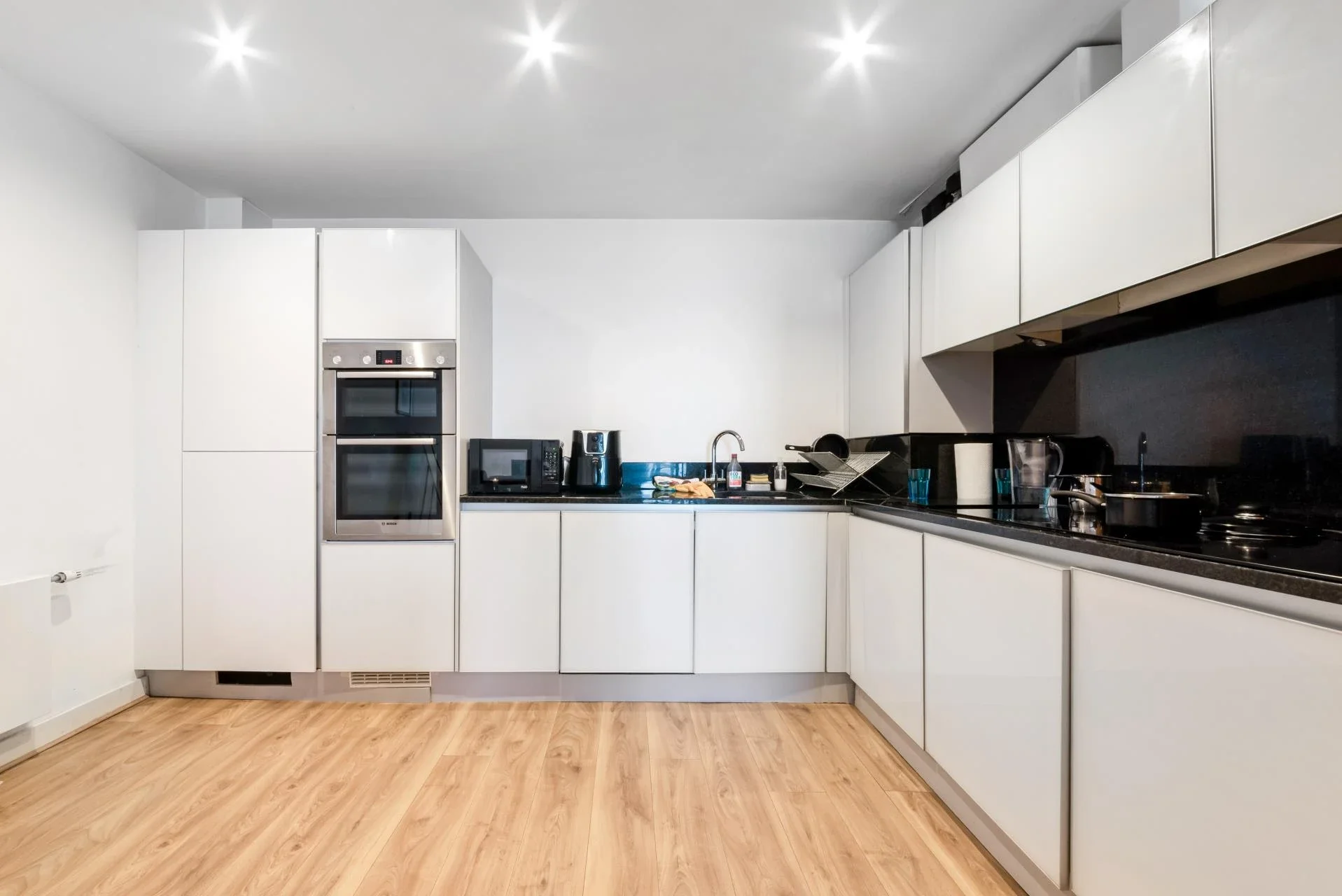Flat Alie Street in Greater London