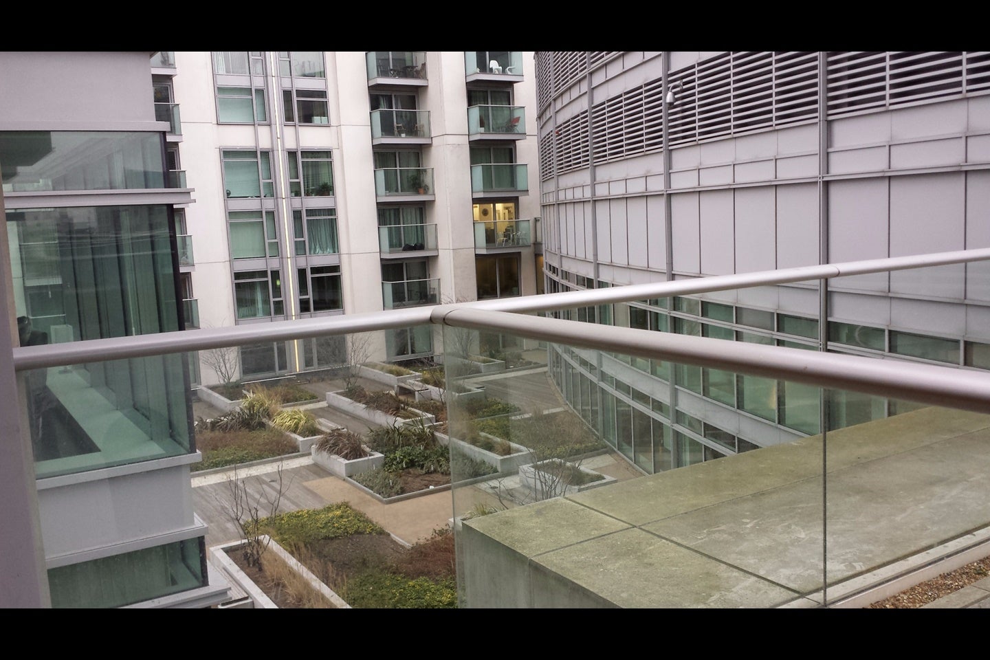 Flat Pan Peninsula Square in Greater London