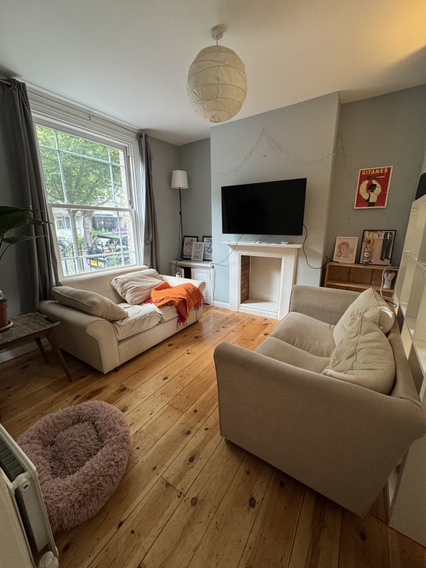 Room Leatherdale Street in Greater London
