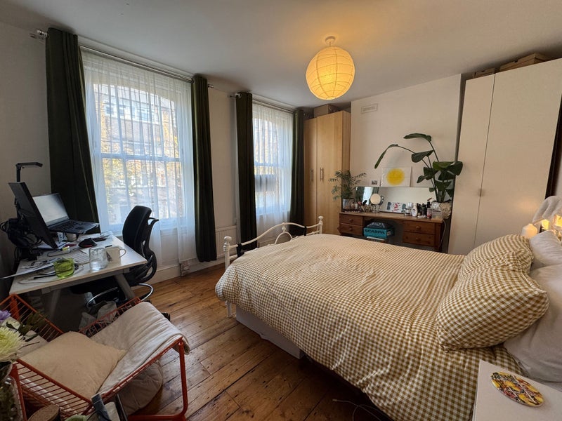 Room Leatherdale Street in Greater London