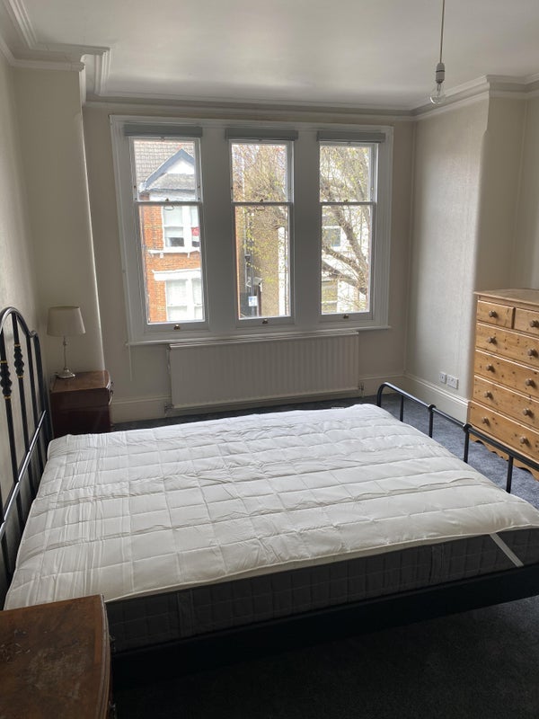 Room Grafton Road in Greater London