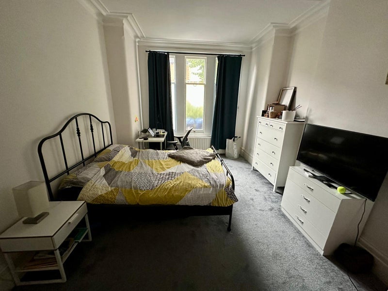Room Grafton Road in Greater London