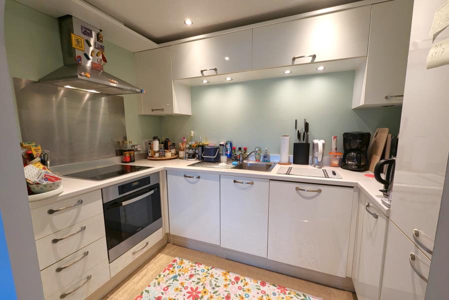 Flat Goldsworth Road in Woking