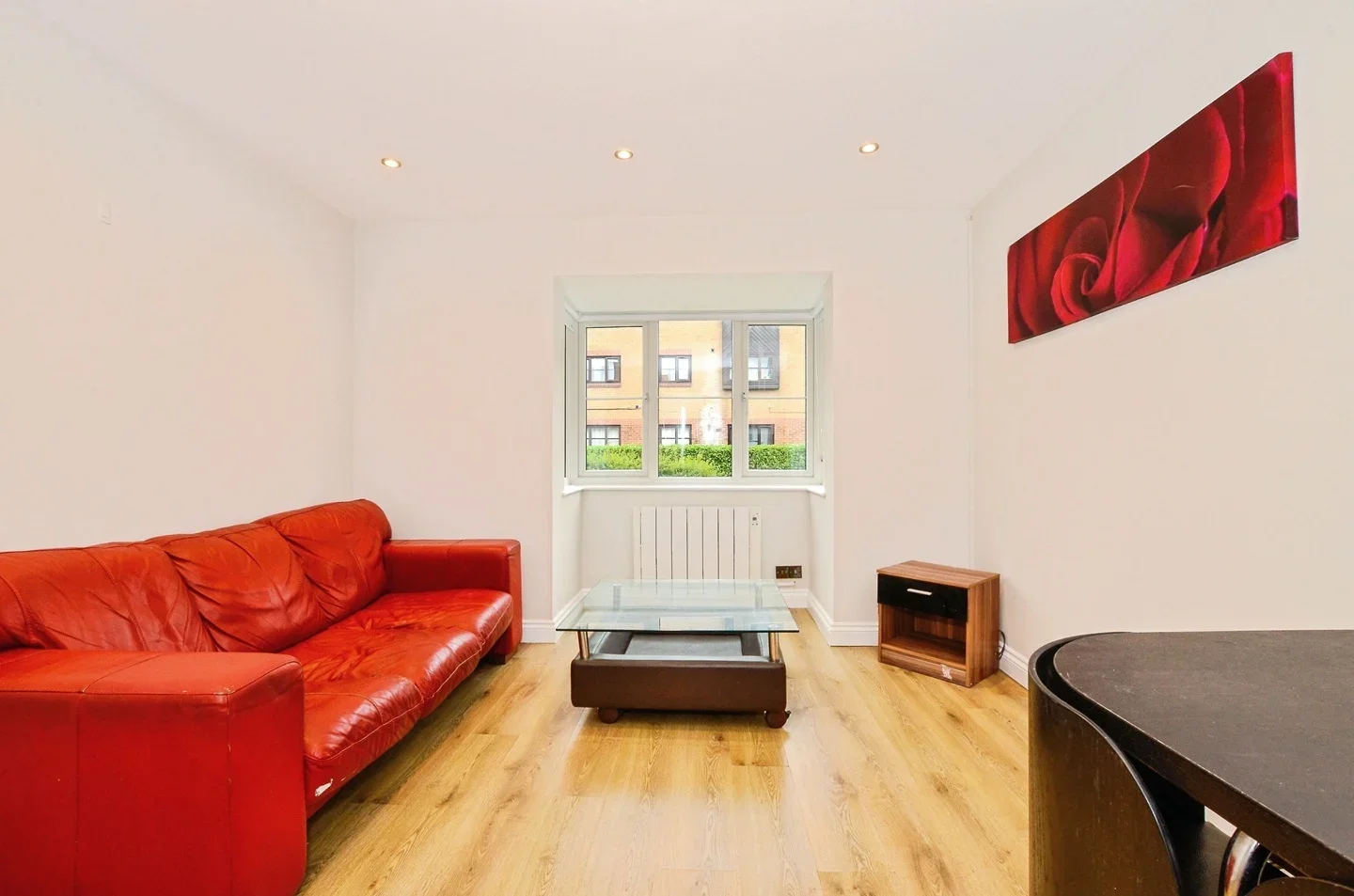 Flat Conifer Way in Greater London