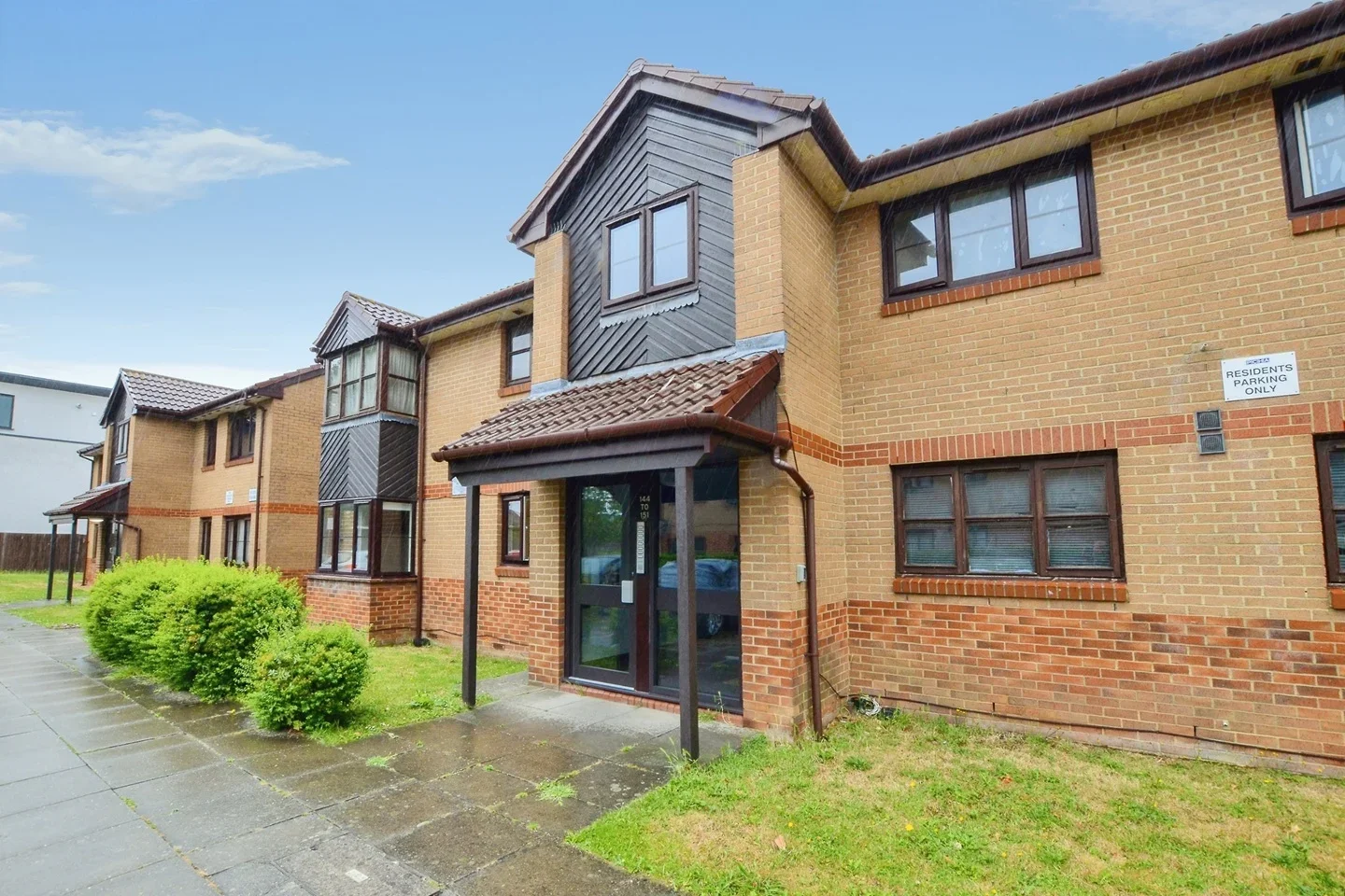 Flat Conifer Way in Greater London