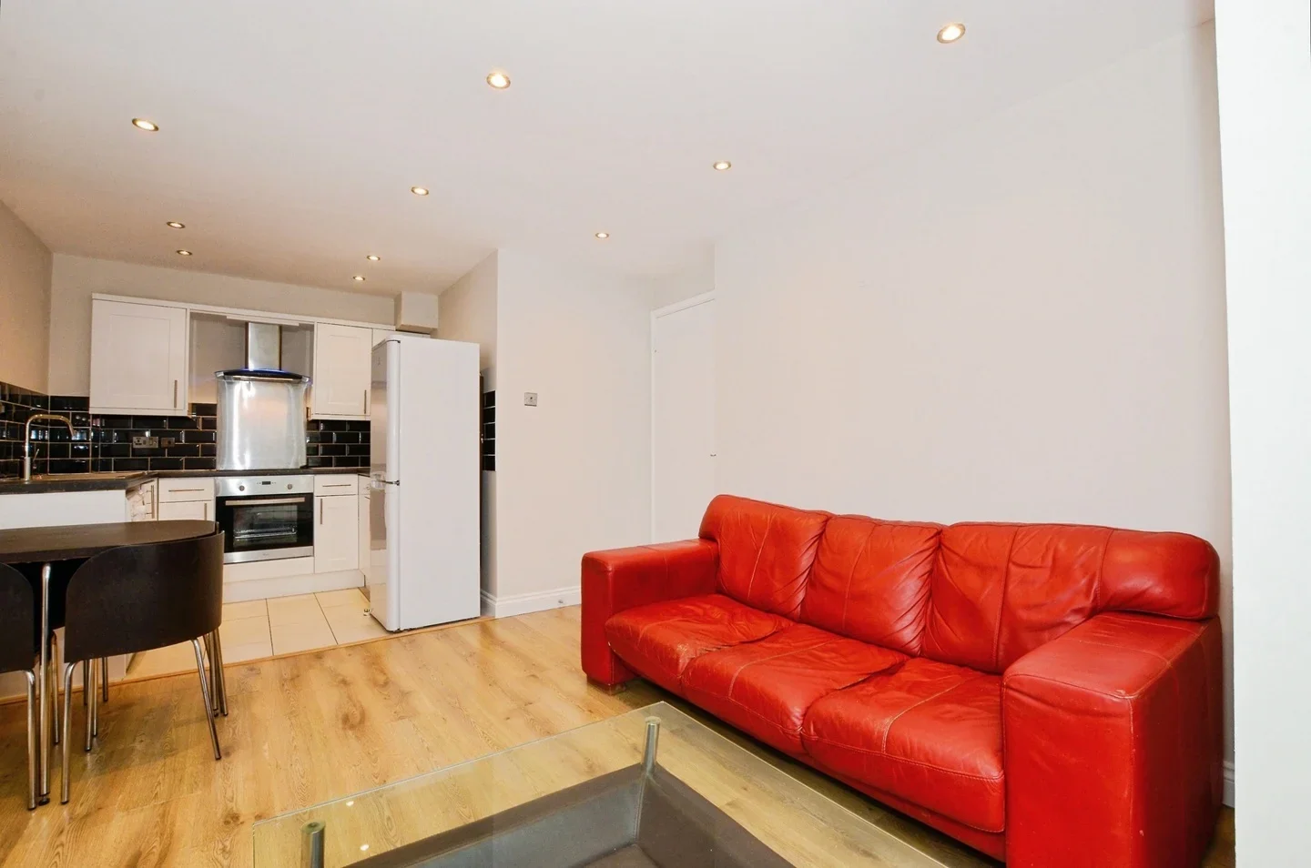 Flat Conifer Way in Greater London