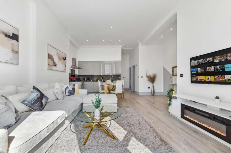 Flat Elsham Road in Greater London
