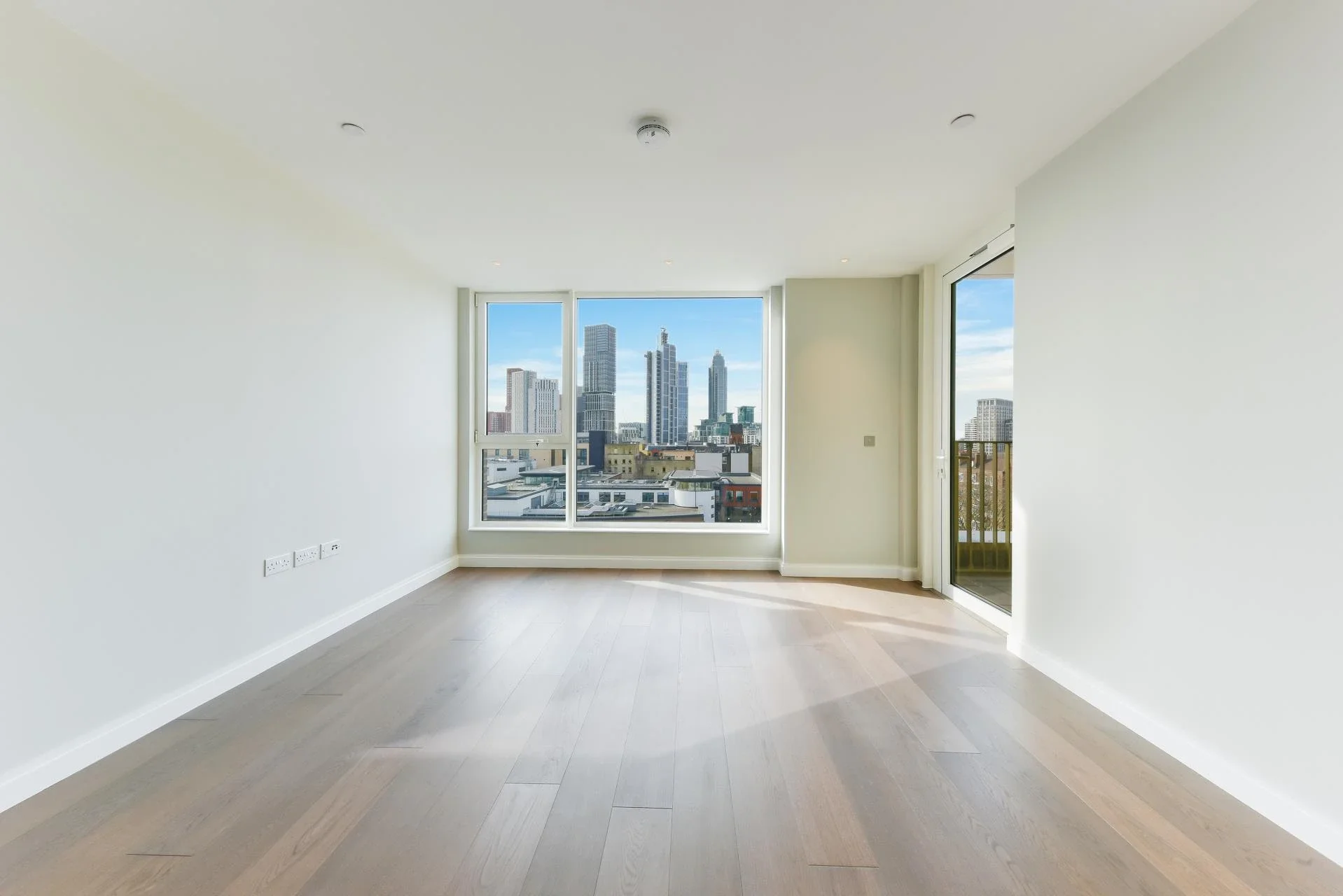 Flat Kennington Lane in Greater London