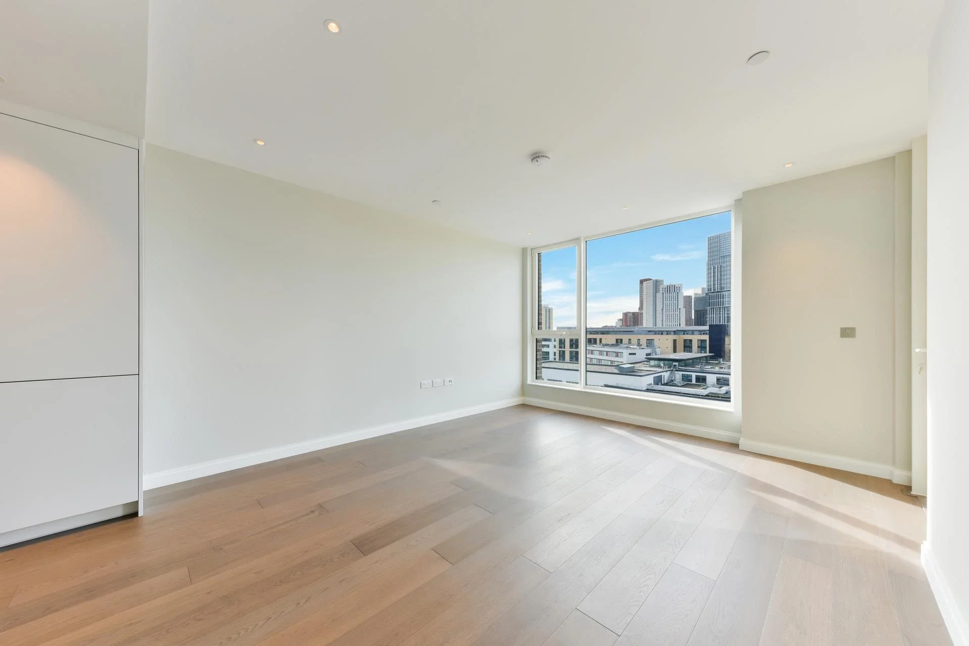 Flat Kennington Lane in Greater London