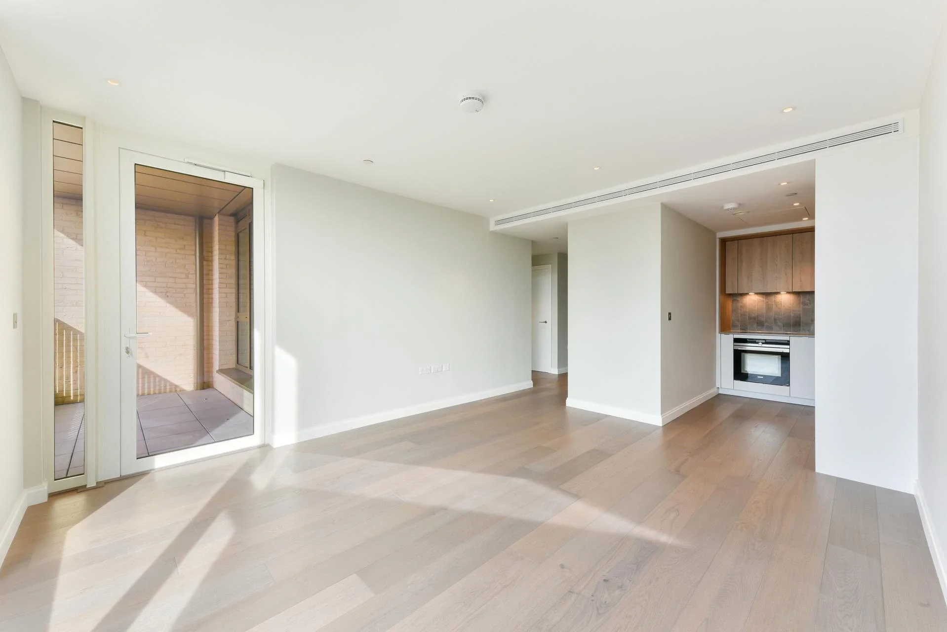 Flat Kennington Lane in Greater London
