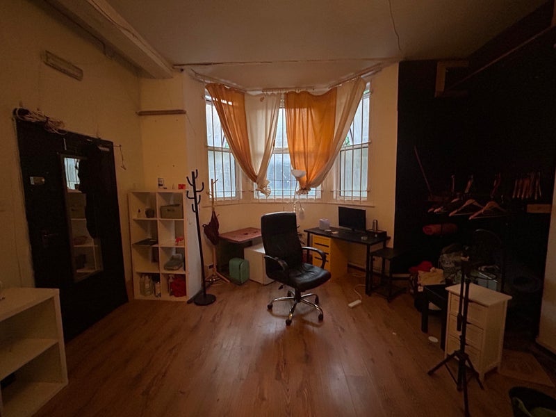 Room High Road in Greater London