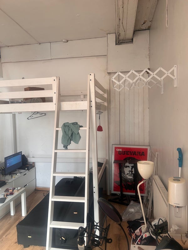 Room High Road in Greater London