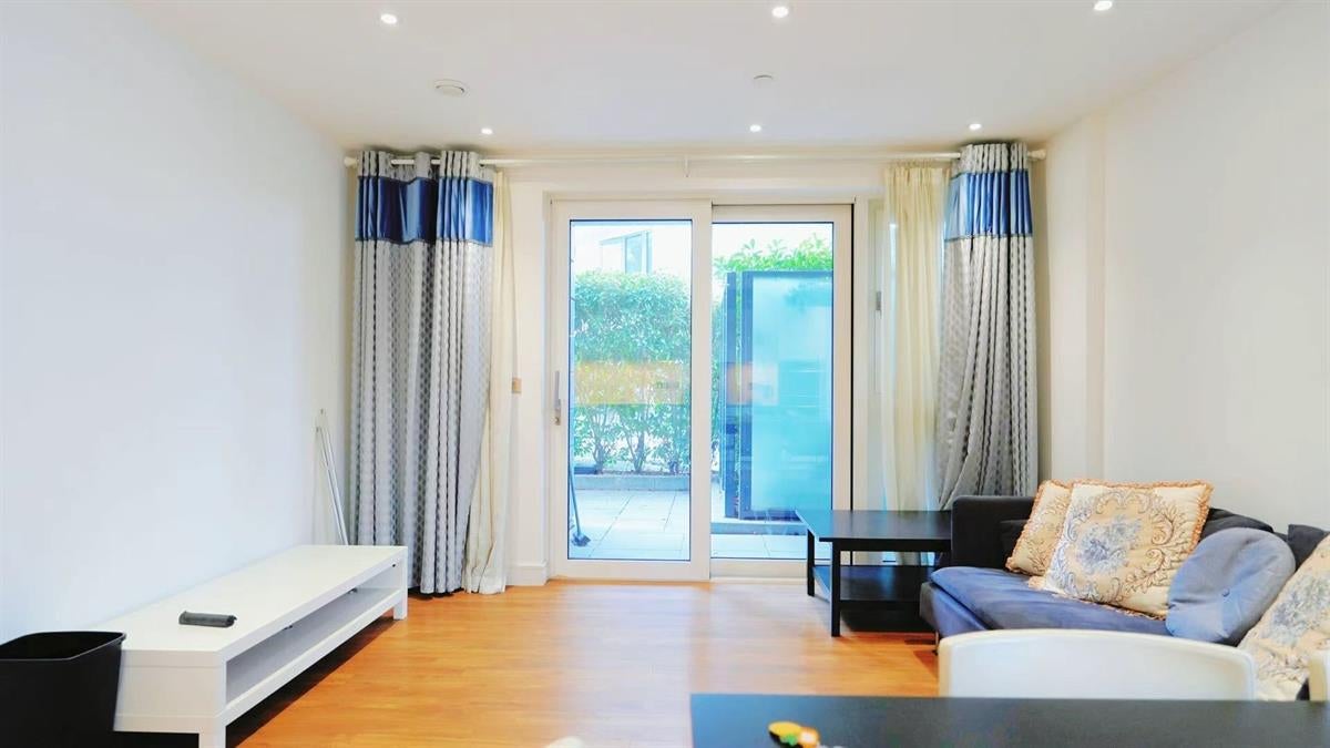 Flat Wandsworth Road in Greater London