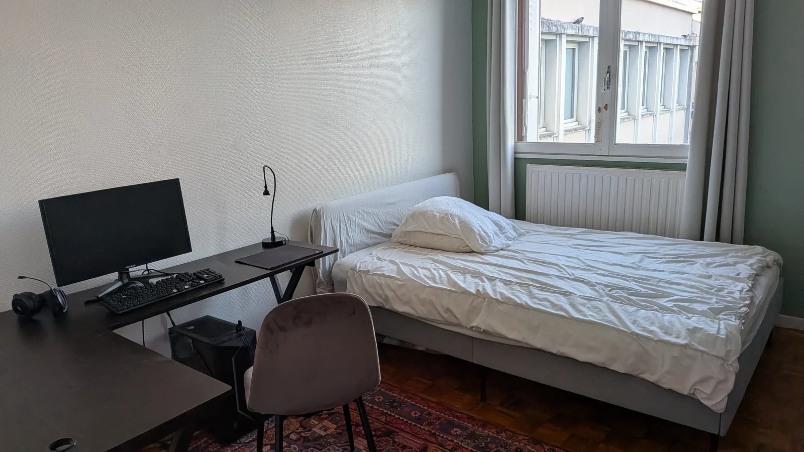 Room Rue Robert Caumont in Bordeaux