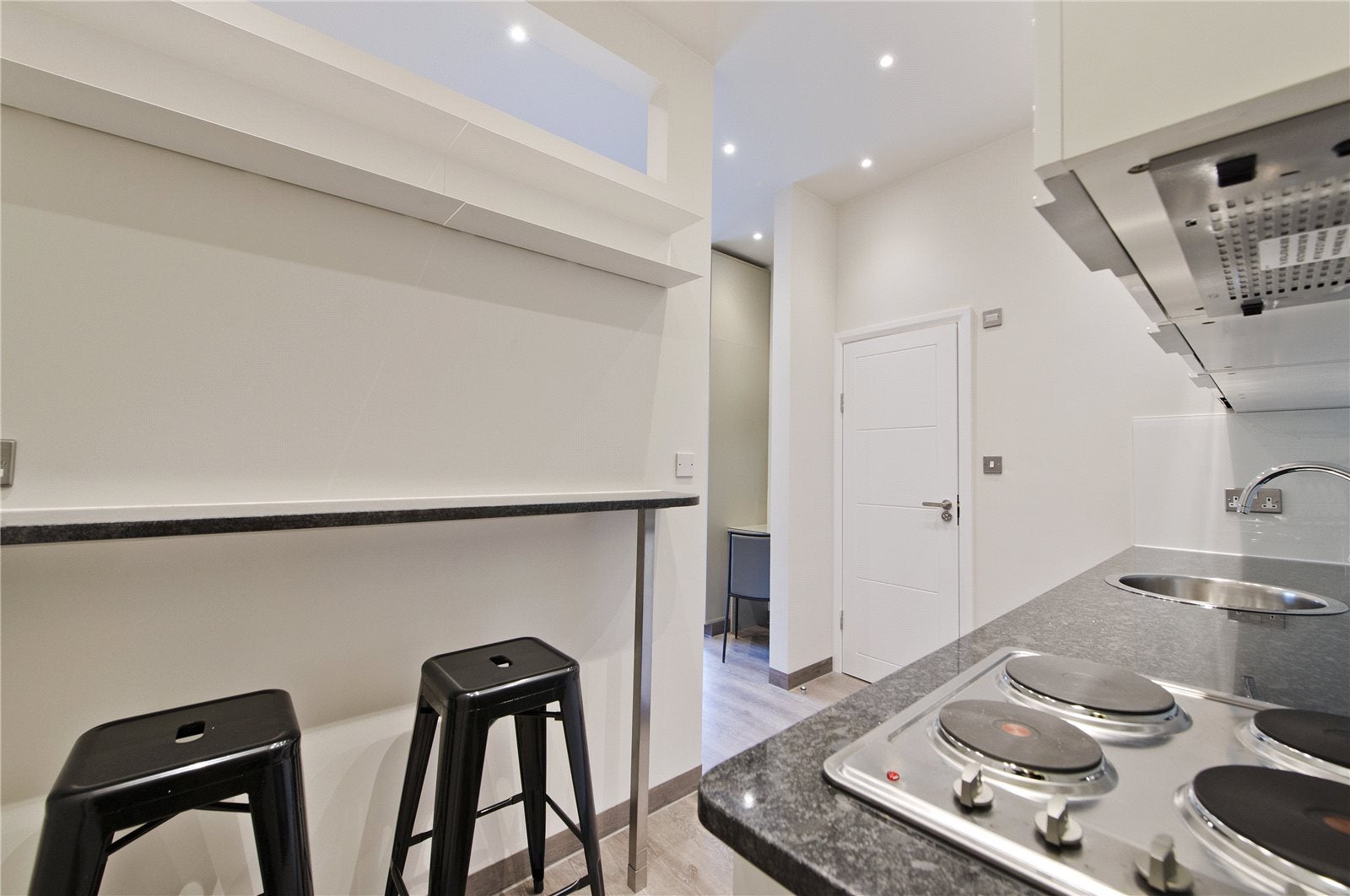 Flat Penywern Road in Greater London