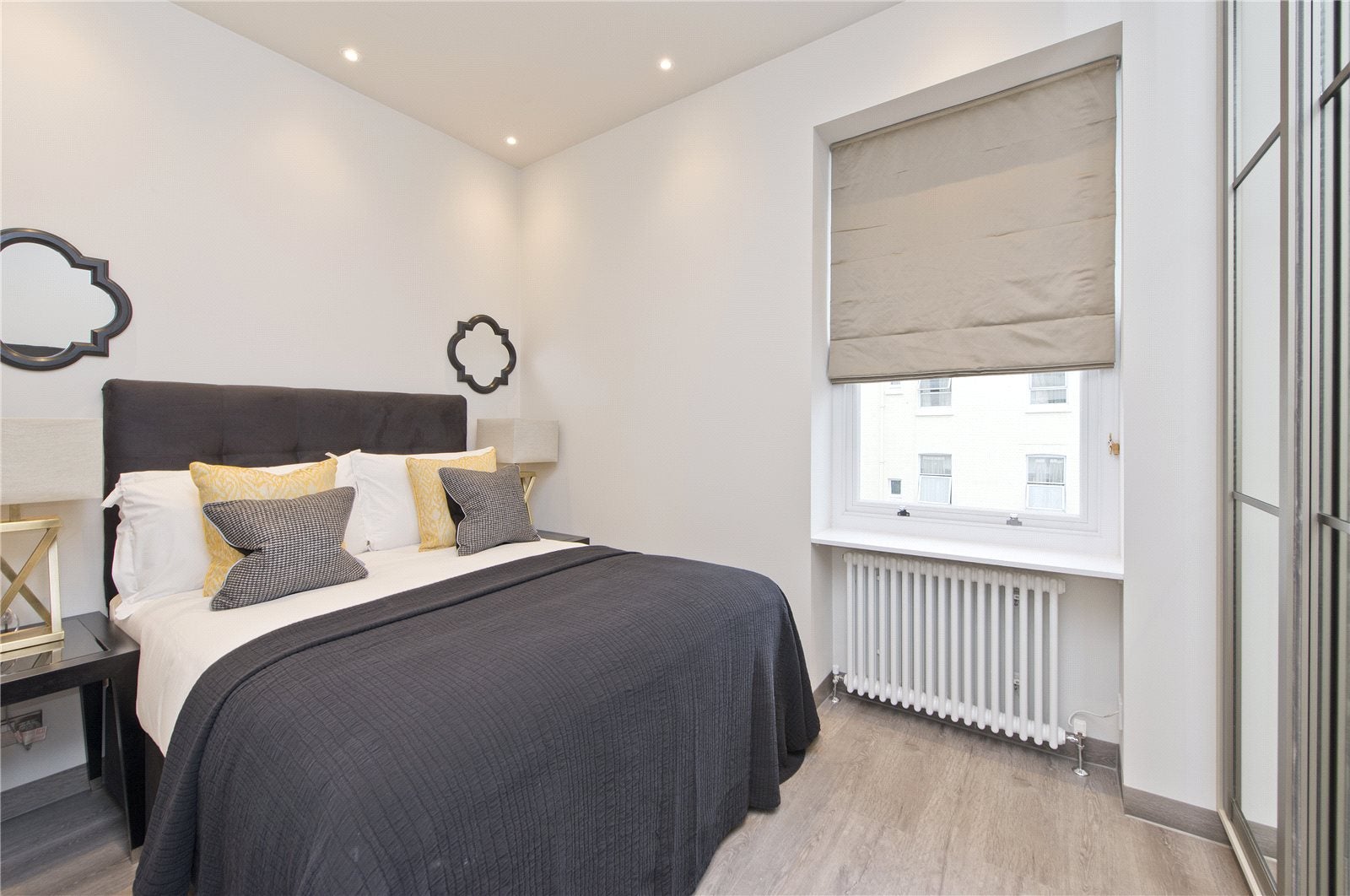 Flat Penywern Road in Greater London