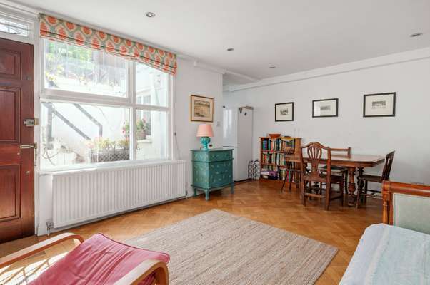 Flat Hemingford Road in Greater London