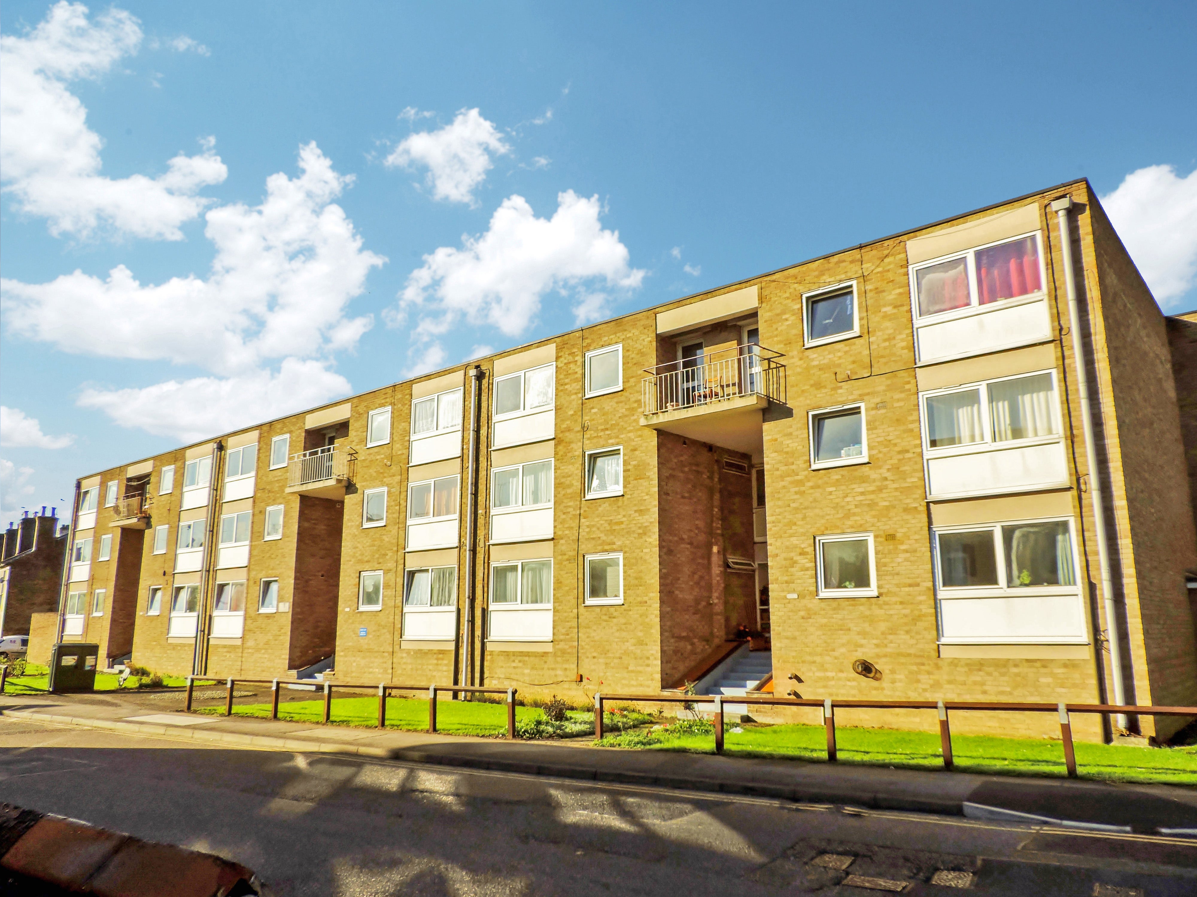 Flat Gladstone Court in Chelmsford