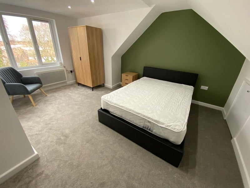 Room Kimmeridge Avenue in Poole