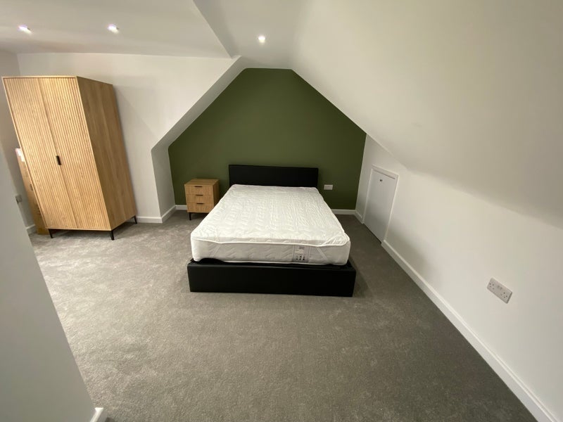 Room Kimmeridge Avenue in Poole