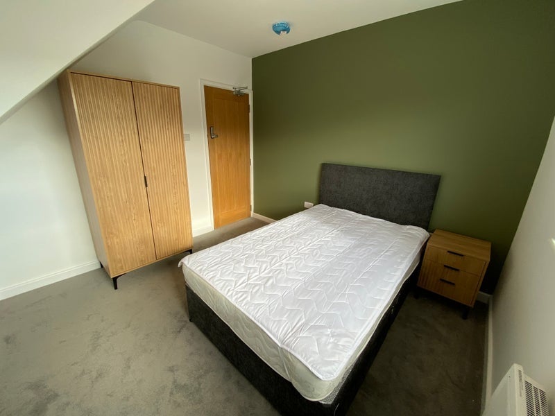Room Kimmeridge Avenue in Poole