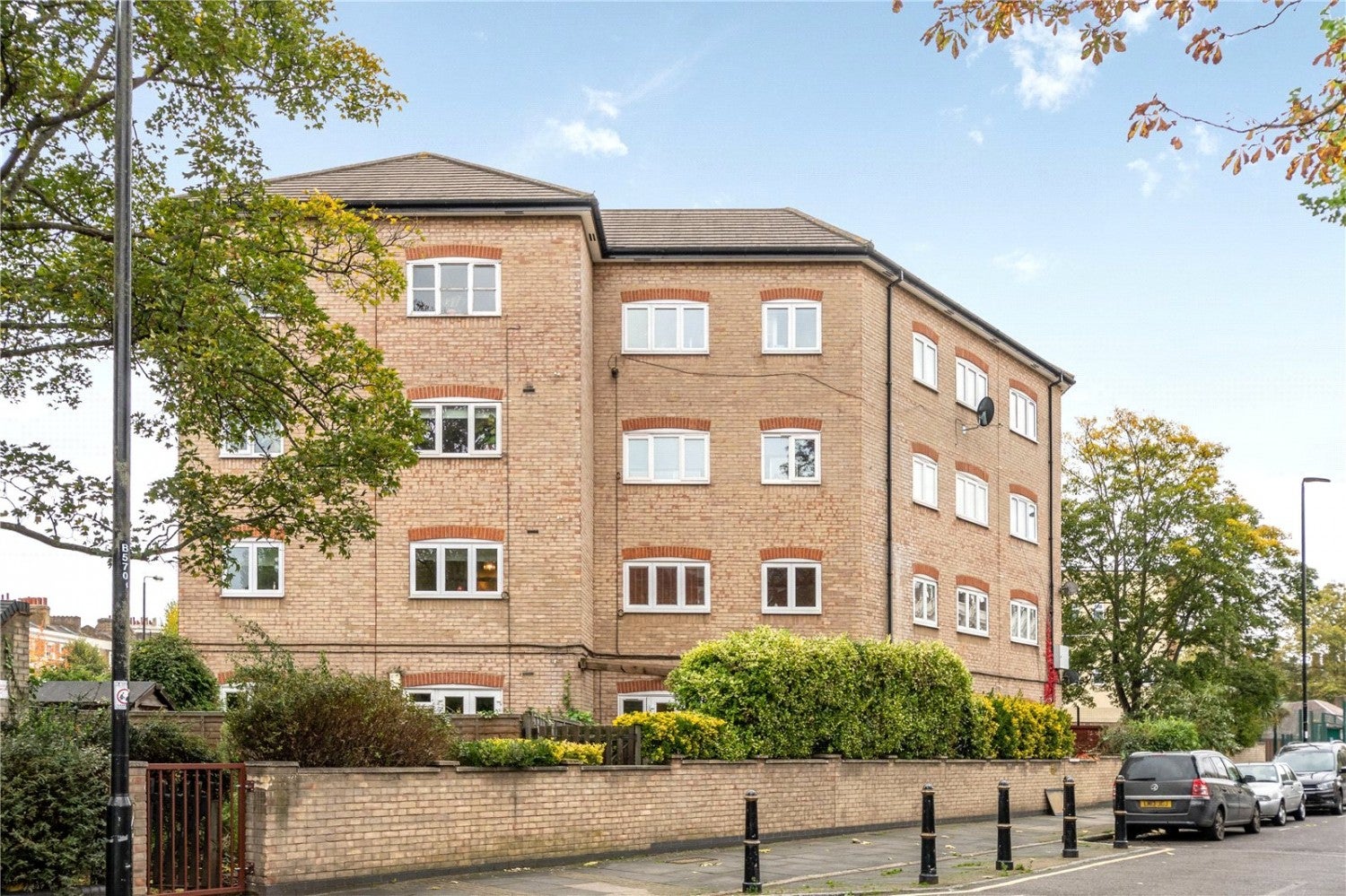 Flat Bonner Road in Greater London