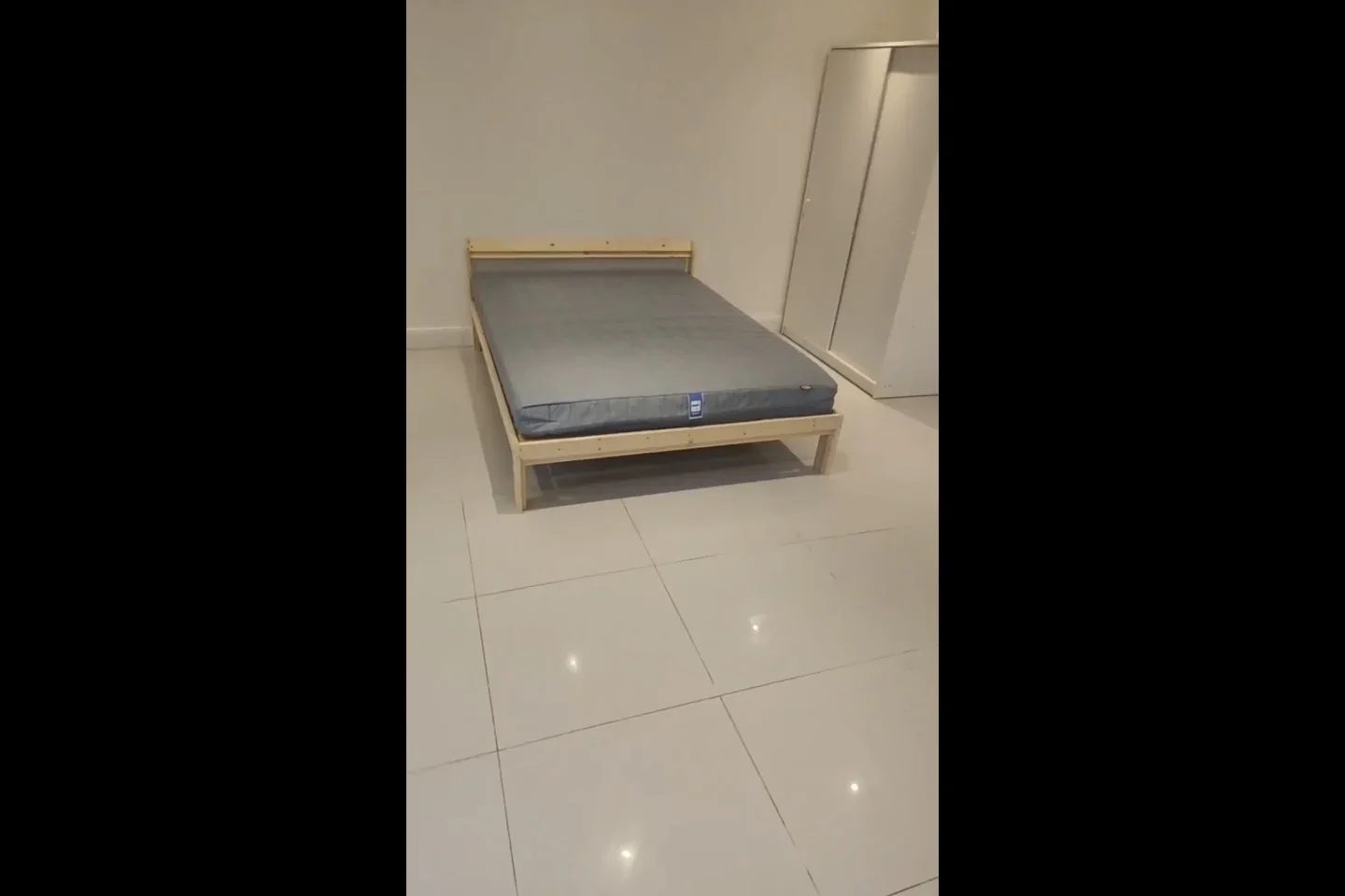 Room Booth Road in Greater London