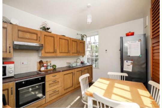 Flat Vicarage Crescent in Greater London