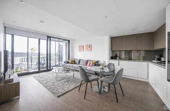 Flat Albert Embankment in Greater London