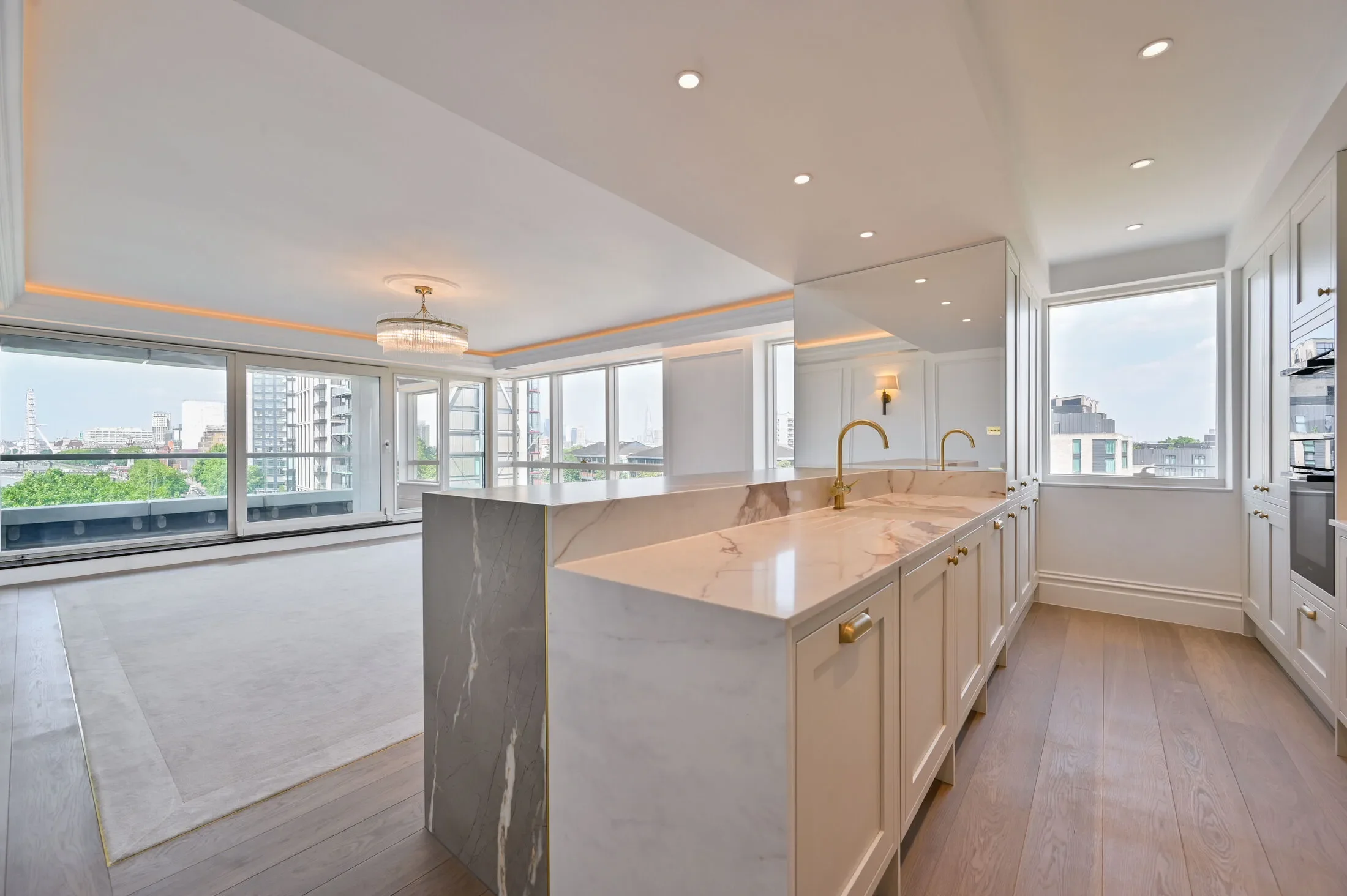 Flat Albert Embankment in Greater London