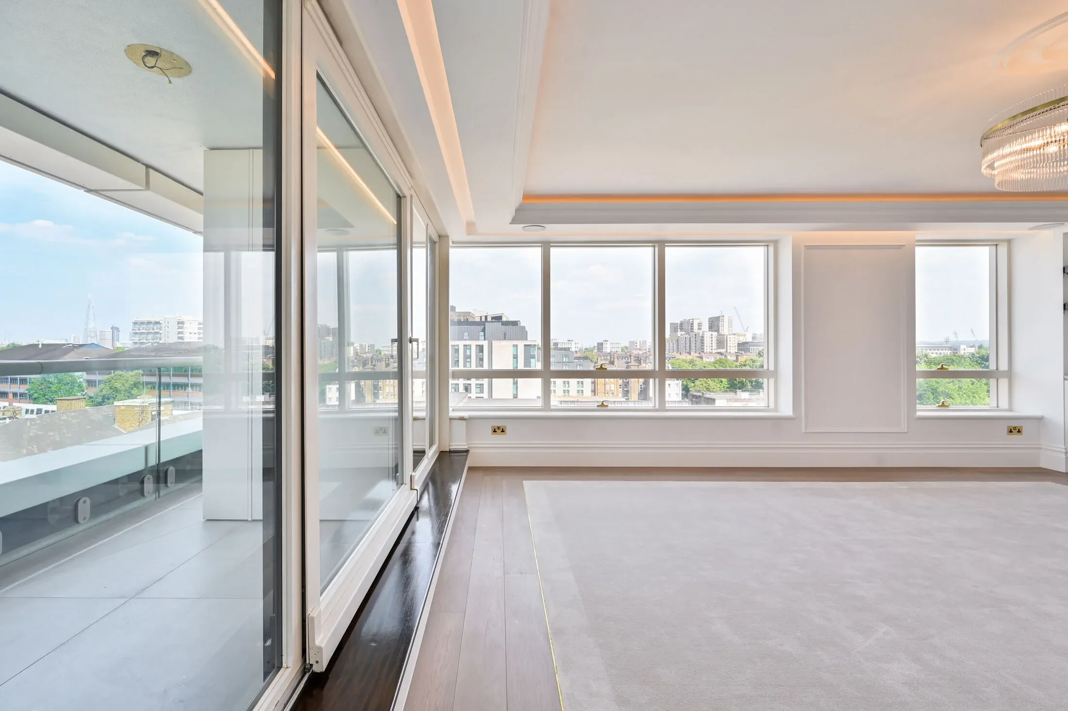 Flat Albert Embankment in Greater London