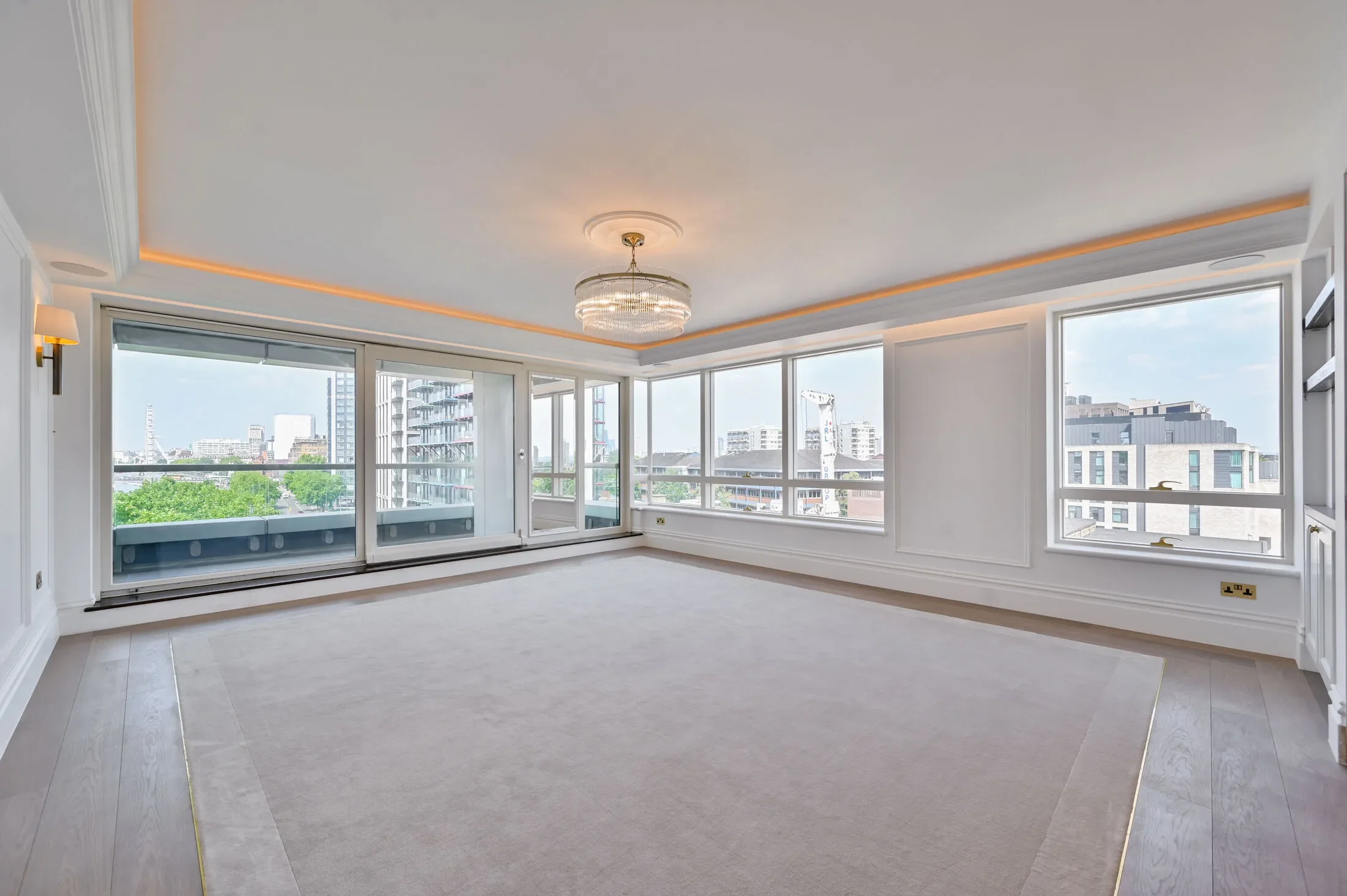 Flat Albert Embankment in Greater London