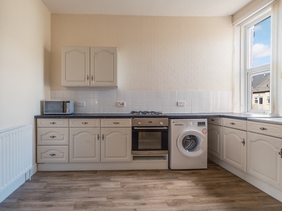 Flat Sixth Avenue in Newcastle upon Tyne