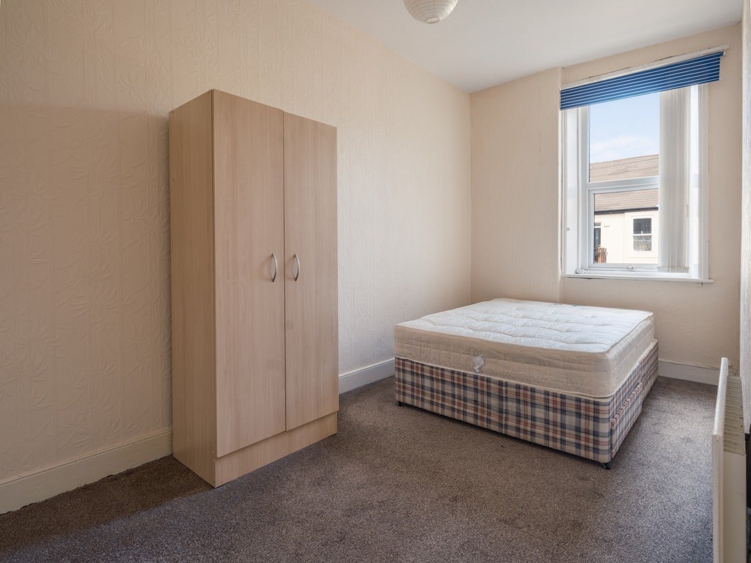 Flat Sixth Avenue in Newcastle upon Tyne
