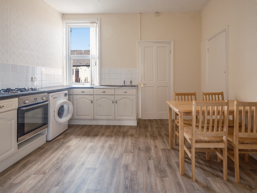 Flat Sixth Avenue in Newcastle upon Tyne