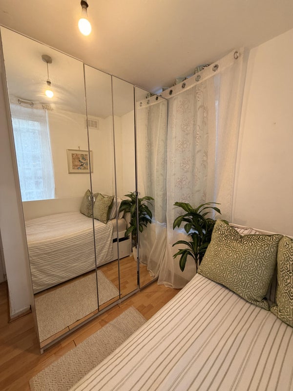 Room Frampton Street in City of Westminster