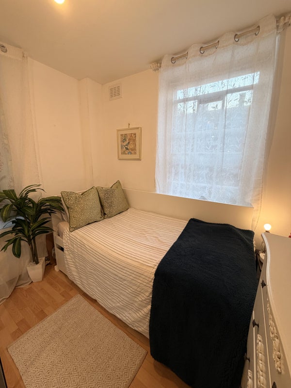 Room Frampton Street in City of Westminster