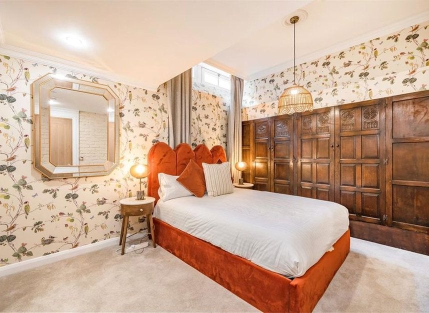 House Petersham Place in Greater London