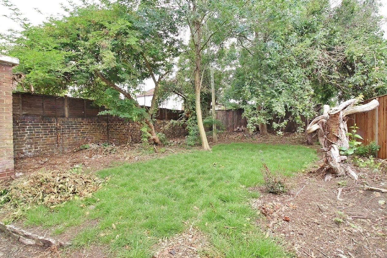 House Ivy Road in Greater London