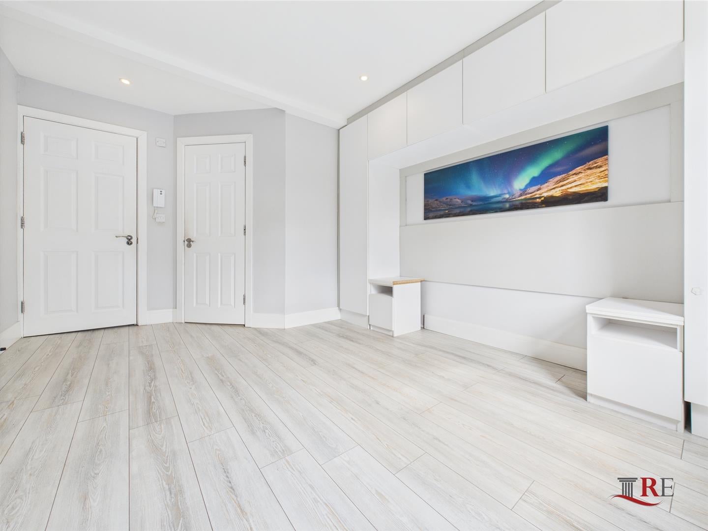 Room High Road in Greater London