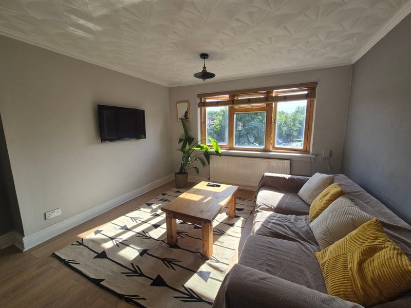 Room Wildwood Close in Greater London