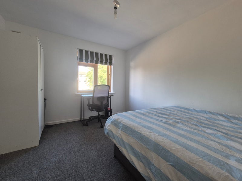 Room Wildwood Close in Greater London