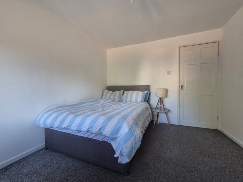 Room Wildwood Close in Greater London